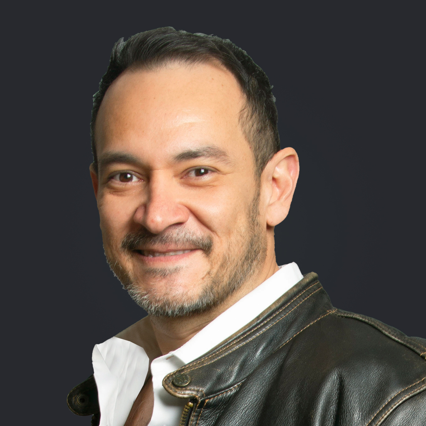 headshot of carlos naveda